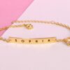 305C9030-5B00-43EF-A811-4751B9F532B9 Pulseira Adulta, Personalizada com Nome e Pingente de Strass, Banhado a Ouro
