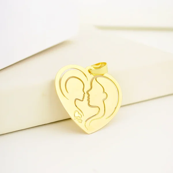 Pingente de Coração de Mãe com Filho Bebê, Banhado a Ouro