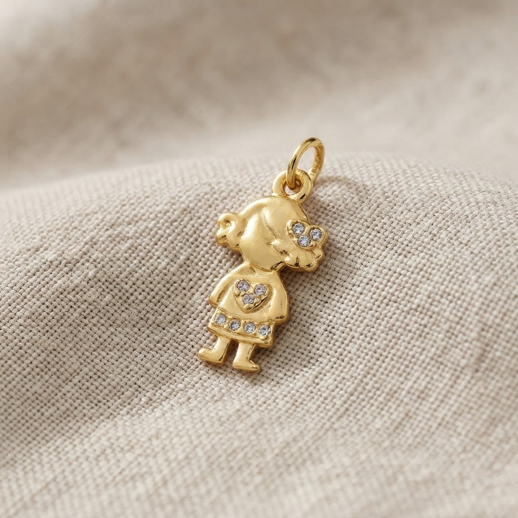 Pingente Menina, Mini com Vestido Cravejado de Zircônias, Banhado a Ouro