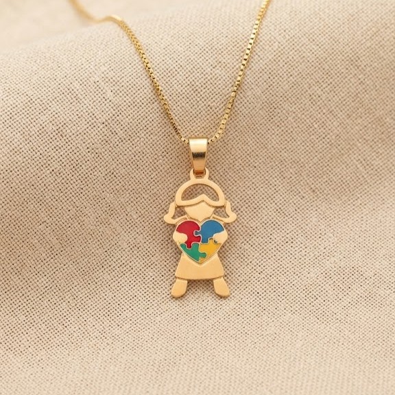 Colar Autismo TEA, Menina com Coração, Banhado a Ouro
