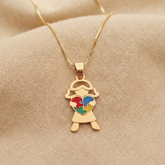 Colar Autismo TEA, Menina com Coração, Banhado a Ouro