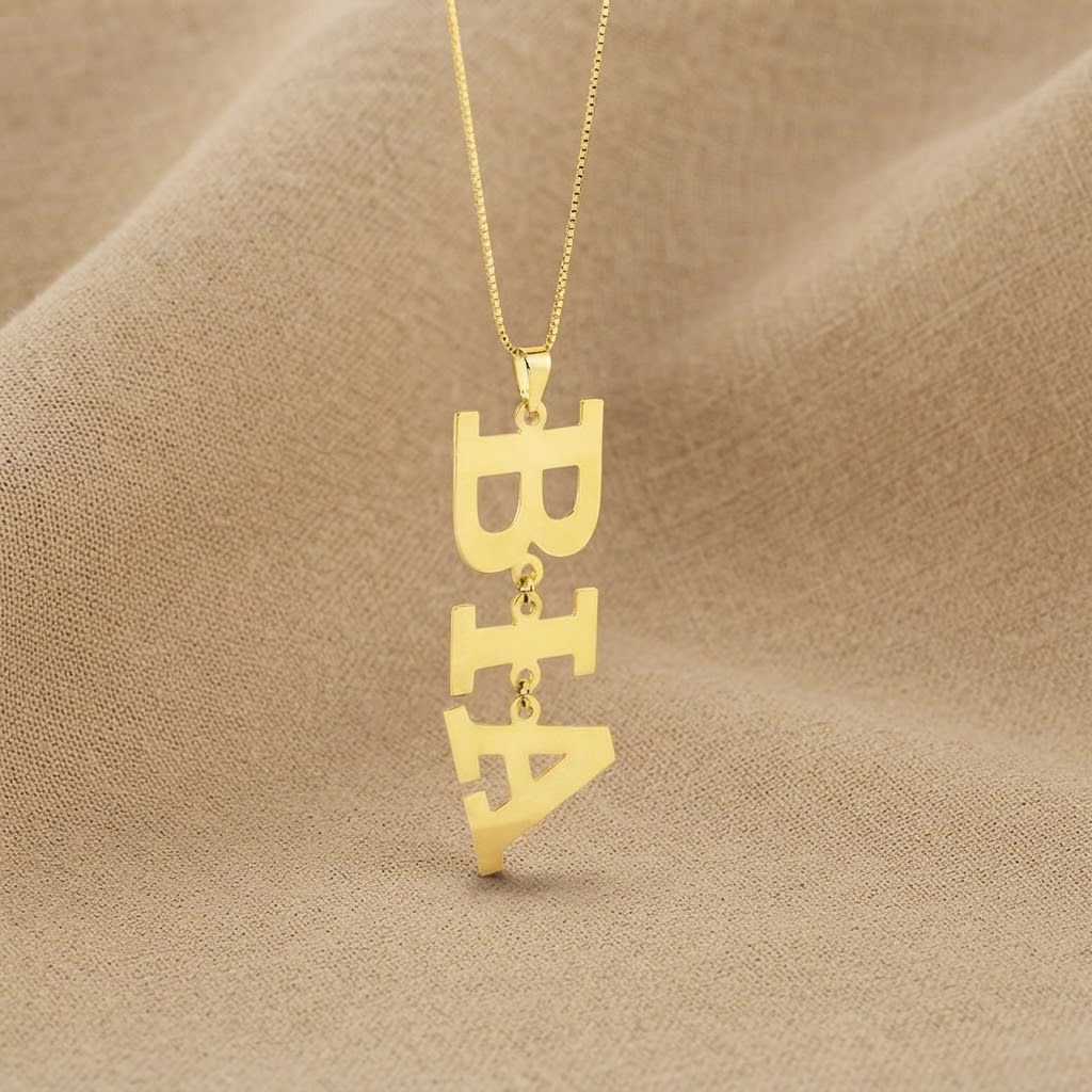 Colar Gravata Personalizado com Nome Vertical Grande, Banhado