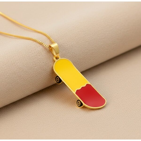Colar Infantil, Skate com resina, Banhado a Ouro