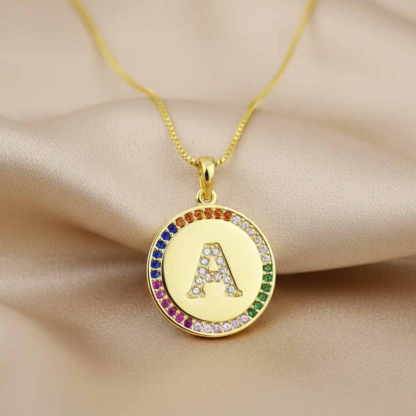 Colar Mandala com Pingente de Letra Colorido, Banhado a Ouro