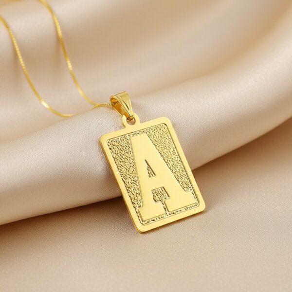 Colar de Placa Inicial Fosca, Personalizado, Banhado Ouro