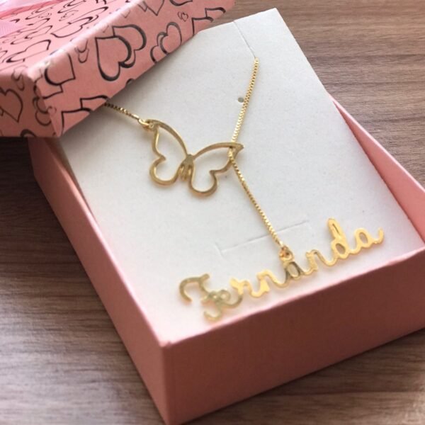 Colar Gravata, com Nome e Borboleta...