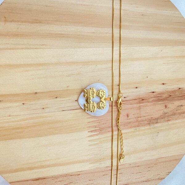 Pingente de Coração Madrepérola, com Casal De Meninos