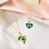 Whats-App-Image-2022-11-17-at-11-40-57.jpg Colar Bandeira do Brasil, Com Resina Banhado a Ouro 18K