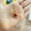 Pingente de Menina Vazado, com Zircônia Vermelha, Banho Ouro