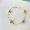 Pulseira Lisa, com 4 Bolas Douradas, Banhado a Ouro
