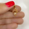 Whats-App-Image-2023-01-17-at-16-20-38-1.jpg Pingente Menina Zircônia Cristal, Banhado a Ouro