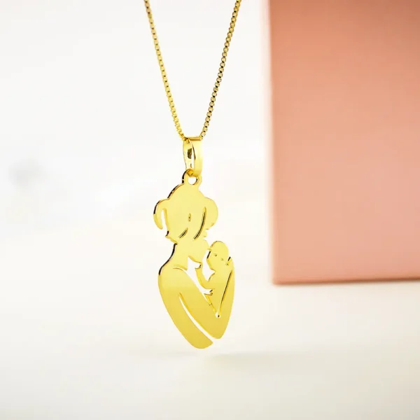 Colar de Mãe Abraçada com Bebê n...