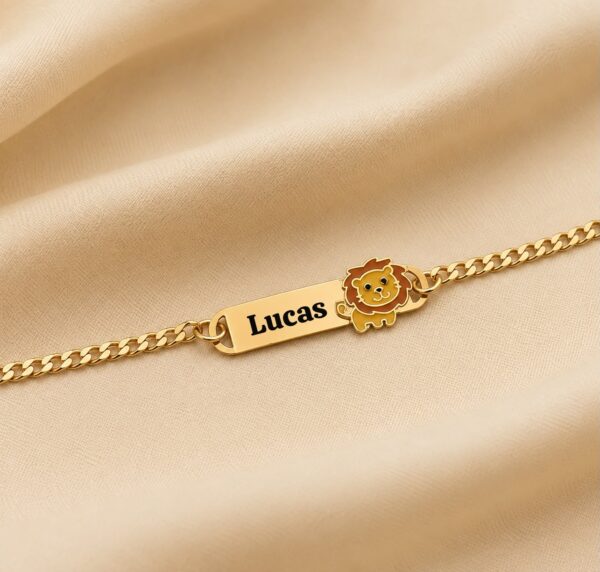 leao Pulseira Infantil, Leãozinho com Resina, Banhado a Ouro