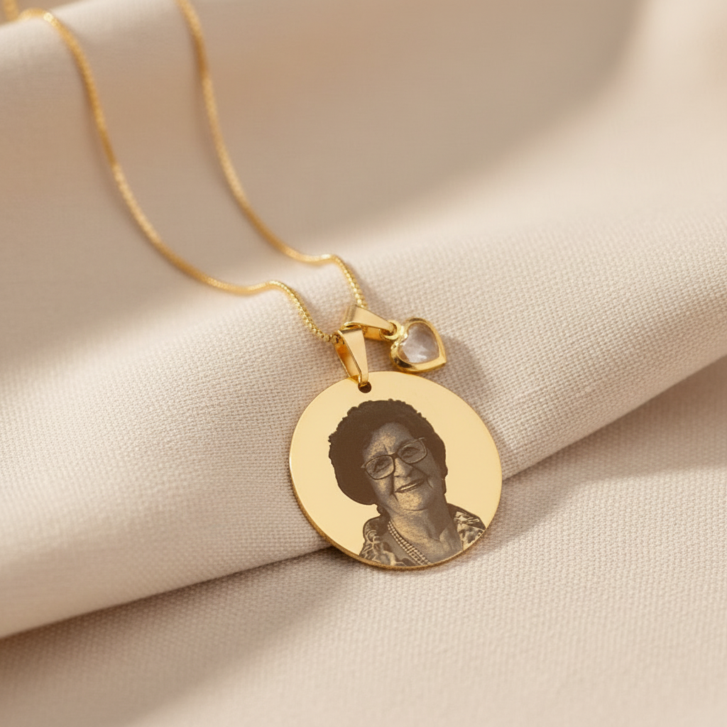 Colar Redondo 2cm, Personalizado Com Fotogravação, Banhado a Ouro - Imagem 2