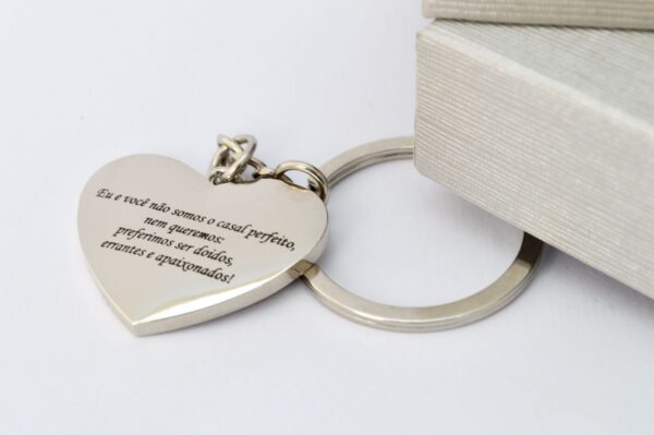 d6184003-5f77-4ca8-9e1a-a07b3dd643c9 Chaveiro Inox de Coração Personalizado, Gravação a Laser