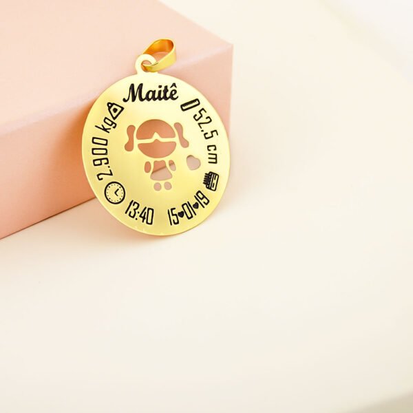 Pingente Criança Vazada e Dados Nascimento do Bebê, Banhado