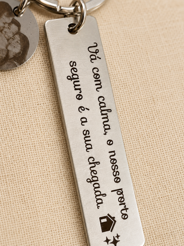 plaquinha-1-1.png Chaveiro Personalizado, Plaquinha Gravação a Laser com Foto e Frase, Aço Inox