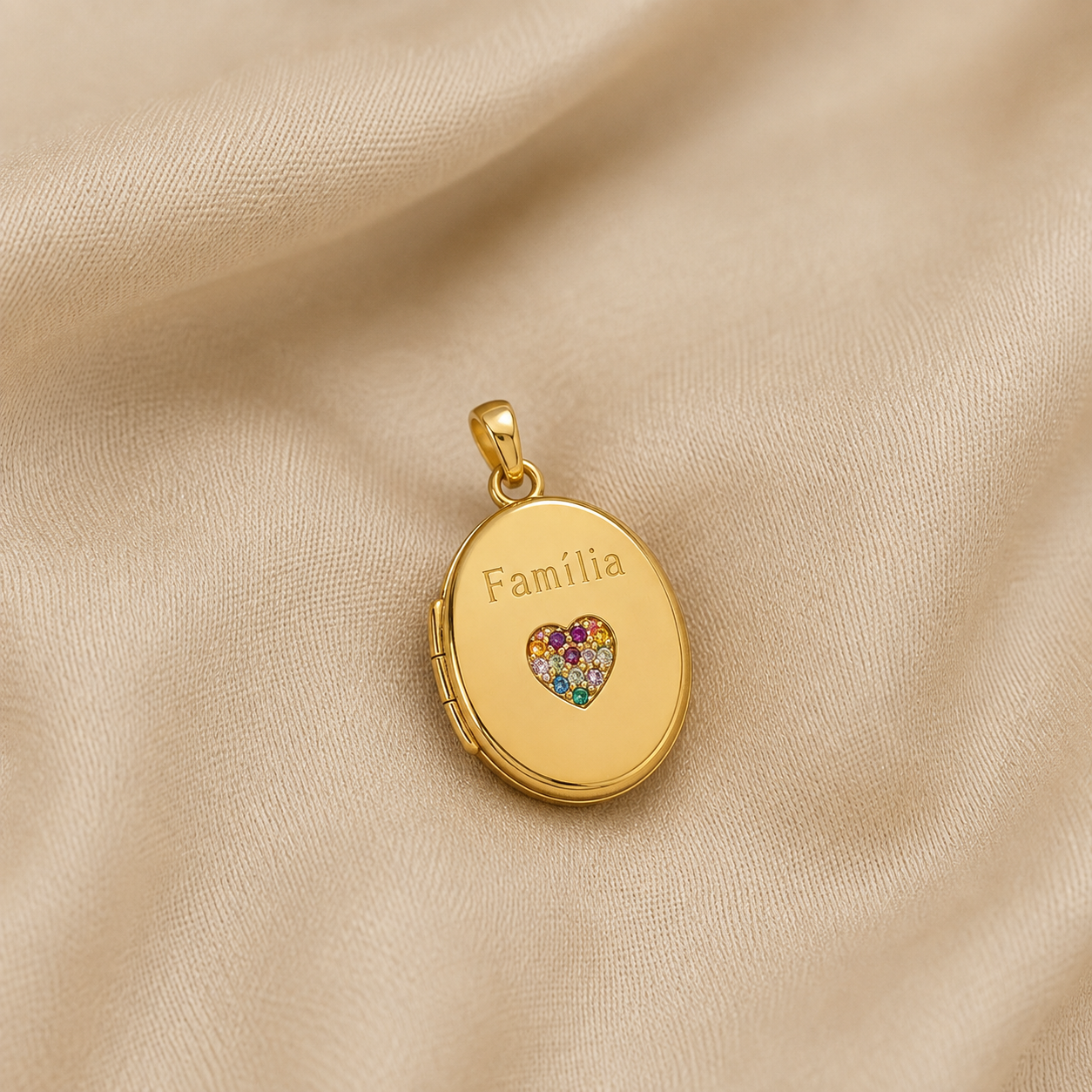 Pingente Relicário Oval Família, Banhado a Ouro 18k