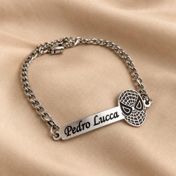 Whats-App-Image-2026-09-28-at-08-36-09.jpg Pulseira Infantil Homem Aranha, Personalizada, Aço Inox
