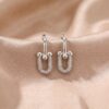 brinco-argola-articulada-inspiracao-elos-hard-zirconias-banhado-a-prateado-foto-1.jpg Brinco Argola Articulada Inspiração Elos Hard Zircônias Banhado a Ouro Ródio